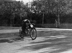 José María Llobet "Turuta" en el "Primer Premio Motociclista de Montjuic" de 1945