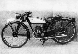 Corregidos ciertos detalles, se modificó el primer prototipo y se inscribió en una prueba de regularidad motociclista por equipos, con el anagrama XX, ya que no se había decidido aún el nombre de la marca