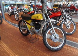 <span style="color: #ff0000;"><em><strong>Montesa</span> LA Cross 66</strong></em> de 1966 y que está expuesta en el museo <em><strong>mNACTEC</strong></em> de Tarrasa , en la exposición permanente <em><strong>'Viva <span style="color: #ff0000;">Montesa</span>'</strong></em> que reune la colección de Pere Permanyer.
