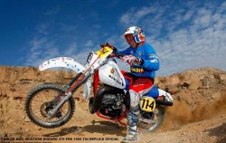 Carlos Mas a los mandos de la <span style="color: #ff0000;"><em><strong>Montesa</span> PRS 370</strong></em>, creada por Tin F.Caudevilla, Réplica Oficial ISDE 1985.