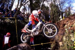 Marc Colomer con el prototipo de la <span style="color: #ff0000;"><em><strong>Montesa</span> Cota 315R</strong></em> en 1996