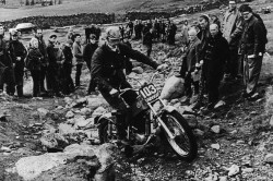Don Smith con una <span style="color: #ff0000;"><em><strong>Montesa</span> Cota 247</strong></em> en los Seis Días de Escocia de Trial de 1968