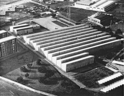 La fábrica de Esplugas del Llobregat cuya primera piedra se colocó el día 5 de septiembre de 1961, su actividad dio comienzo en 1962 y fue inaugurada oficialmente el día 19 de abril de 1963.