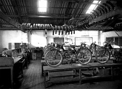 Fabricacion de la A-45 en los locales que Pere Permanyer poseia en la calle Córcega de Barcelona