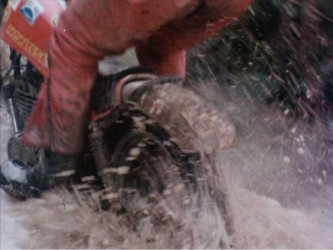 Una <span style="color: #ff0000;"><em><strong>Montesa</span> Cota 348 de 1975</strong></em> en 'Veinte veces más probable', corto de 1978.