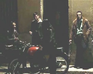 Una <span style="color: #ff0000;"><em><strong>Montesa</span> Impala</strong></em> en 'Balada triste de trompeta' de 2010.