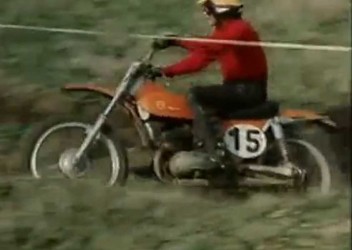 Una <span style="color: #ff0000;"><em><strong>Montesa</span> Cappra</strong></em> en '¡Bólidos sobre el asfalto a toda velocidad!' de 1970.