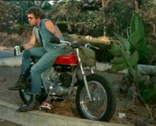 Una <span style="color: #ff0000;"><em><strong>Montesa</span> 250 La Cross</strong></em> en 'Maestro de la muerte' de 1972