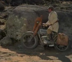 Una <span style="color: #ff0000;"><em><strong>Montesa</span> Cappra</strong></em> en 'El Gran Jake' de 1971.