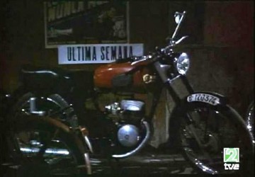 Una <span style="color: #ff0000;"><em><strong>Montesa</span> Brio de 1956</strong></em> en 'Últimas tardes con Teresa' del año 1984